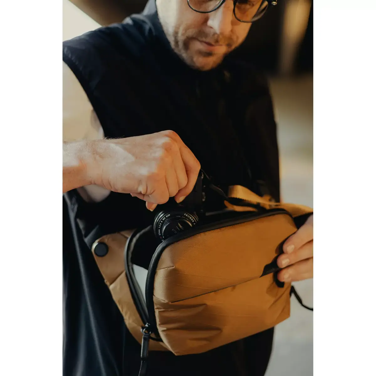 Peak Design Everyday Sling V2 3L Coyote — camera sling Photo 14