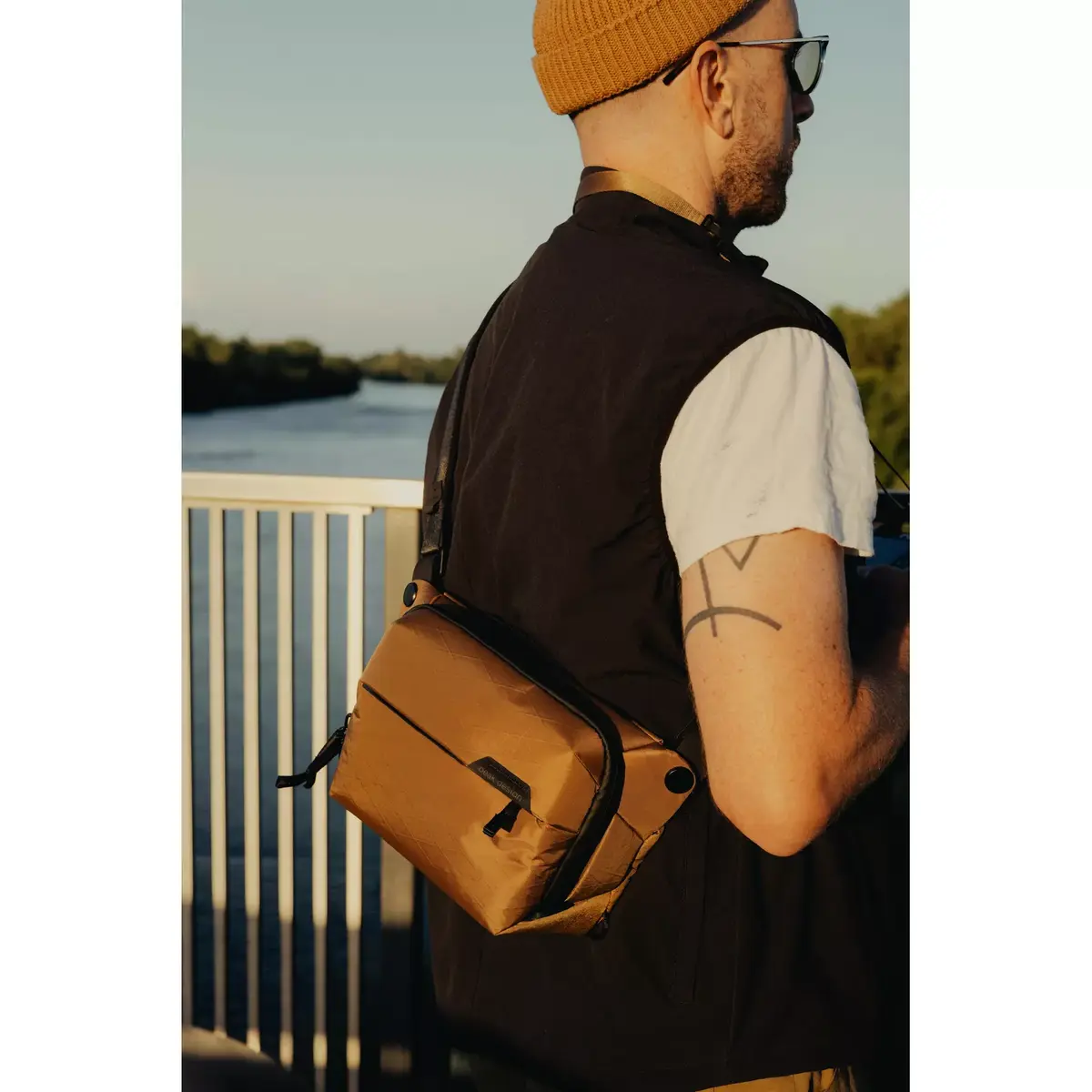 Peak Design Everyday Sling V2 3L Coyote — camera sling Photo 15