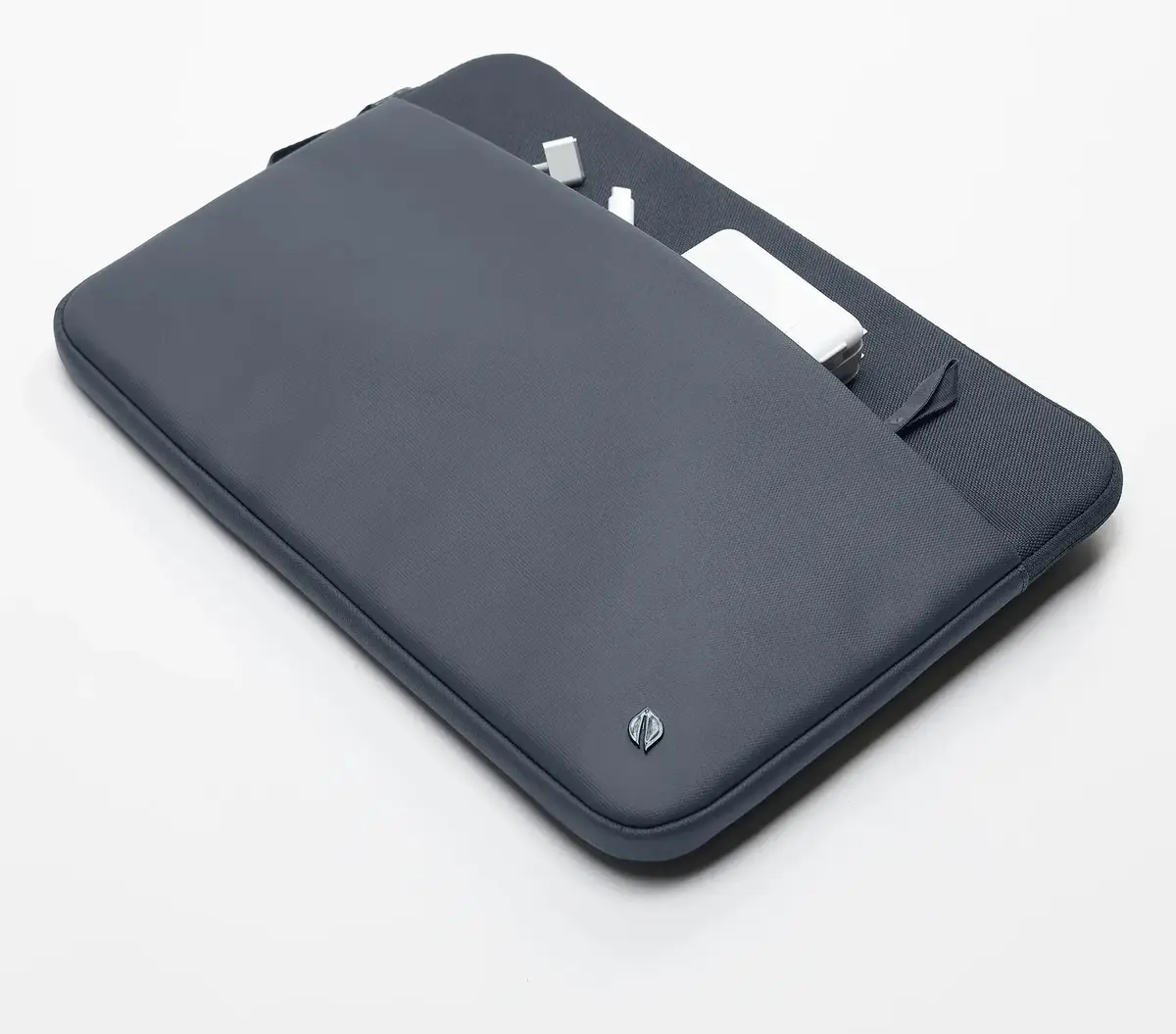 Incase A.R.C. Sleeve for 16-inch Laptop Photo 2