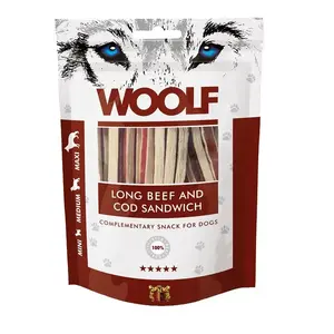 Suns gardumi treniņiem WOOLF Long Beef & Cod Sandwich, 100 g — liellops un menca, bez graudiem, bez lipekļa