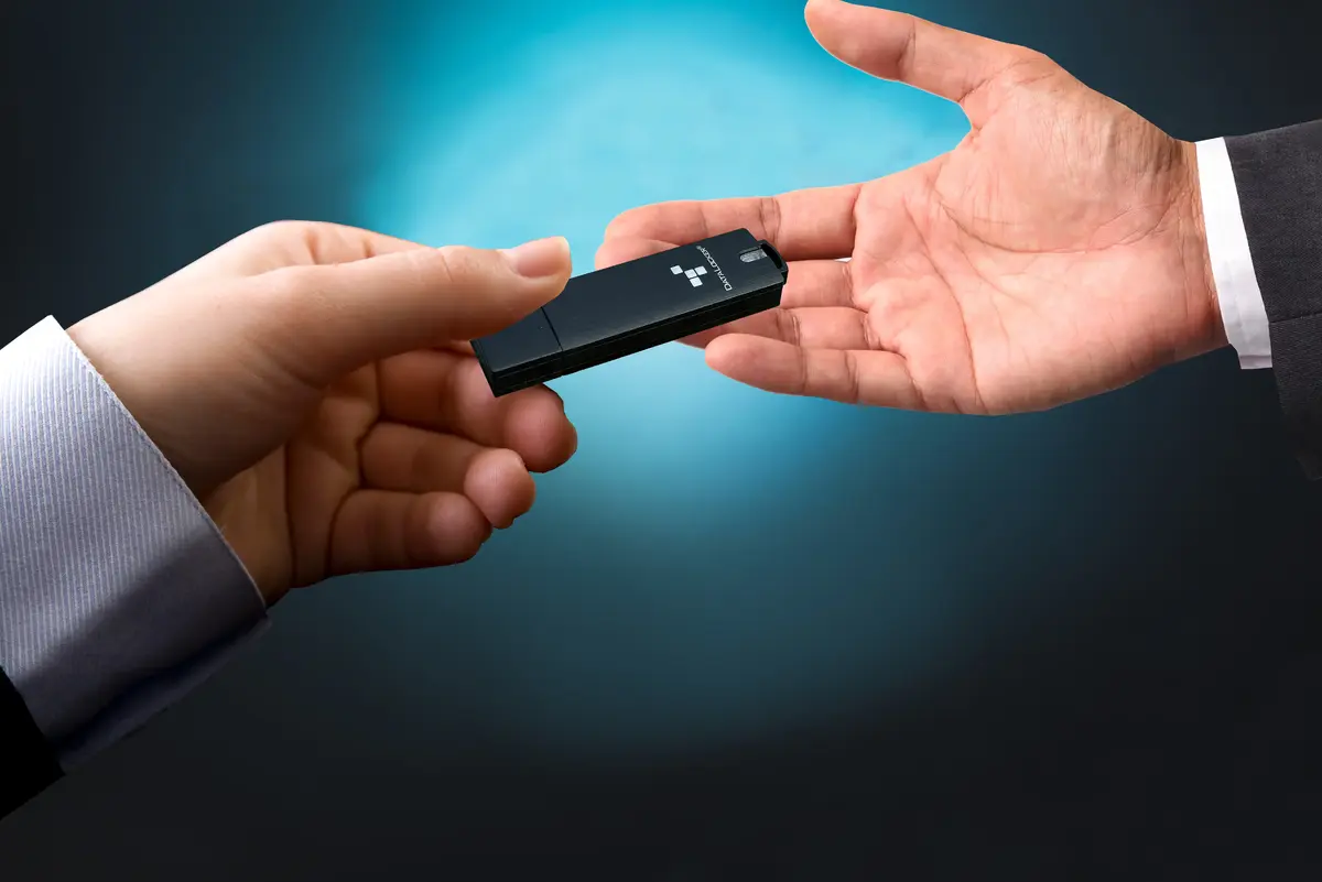 DataLocker Sentry 5 Managed 8GB USB Photo 4