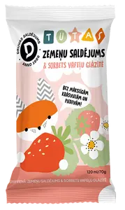Druvas saldējums Tutas Bio strawberry ice cream in a wafer cone