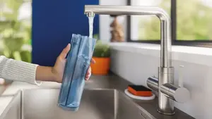 Uses up to 90% less vs manual mop