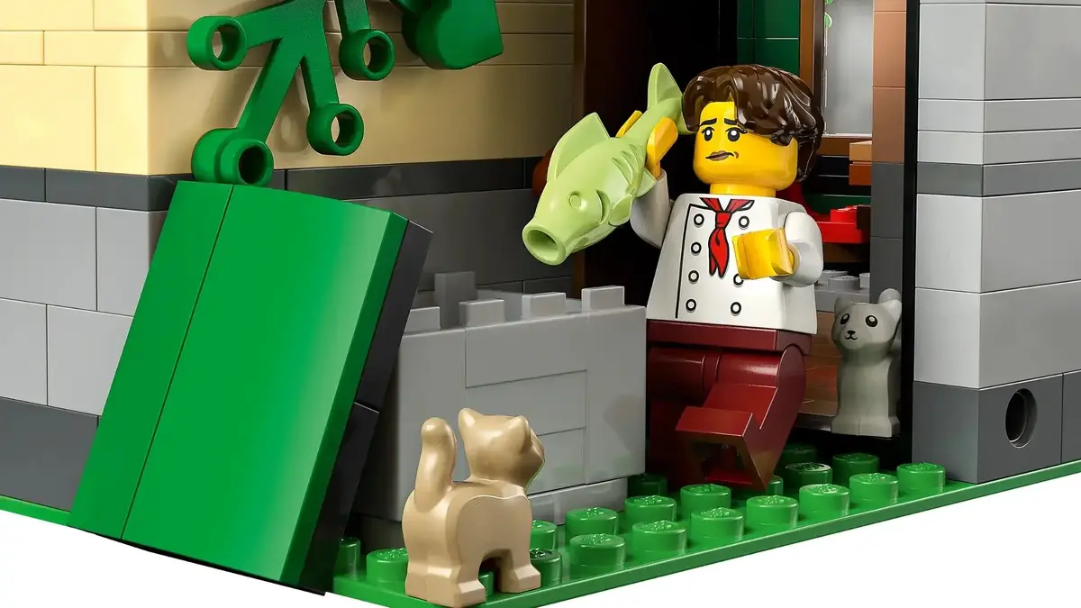 LEGO Icons 10350 Tudor Corner House konstruktors Photo 6