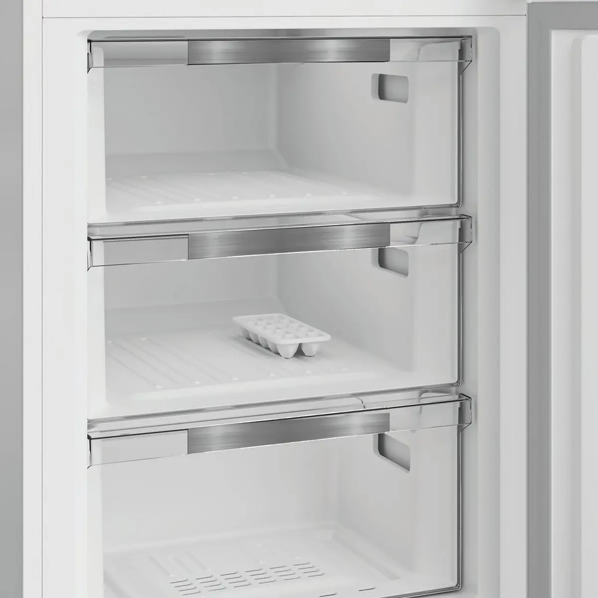 Indesit INKS 1401 S4E Fridge-Freezer Photo 14