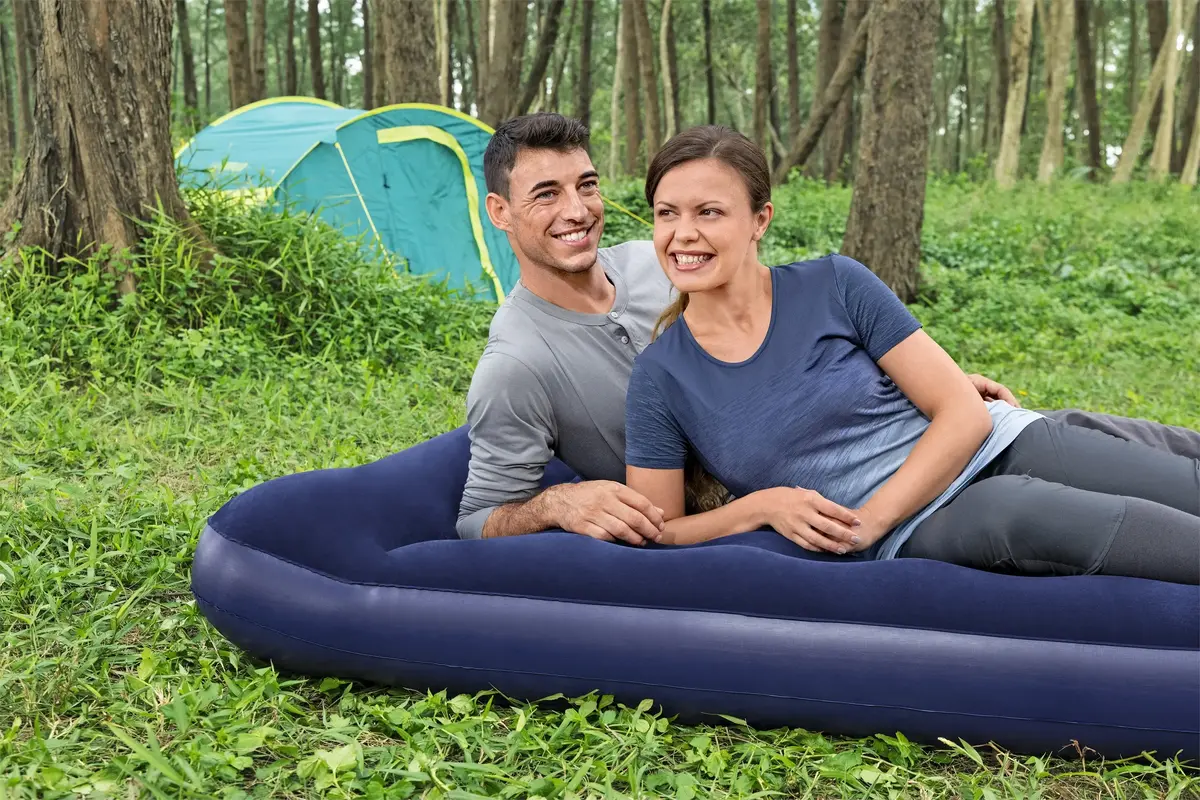 Bestway Full air mattress with built-in foot pump Photo 10
