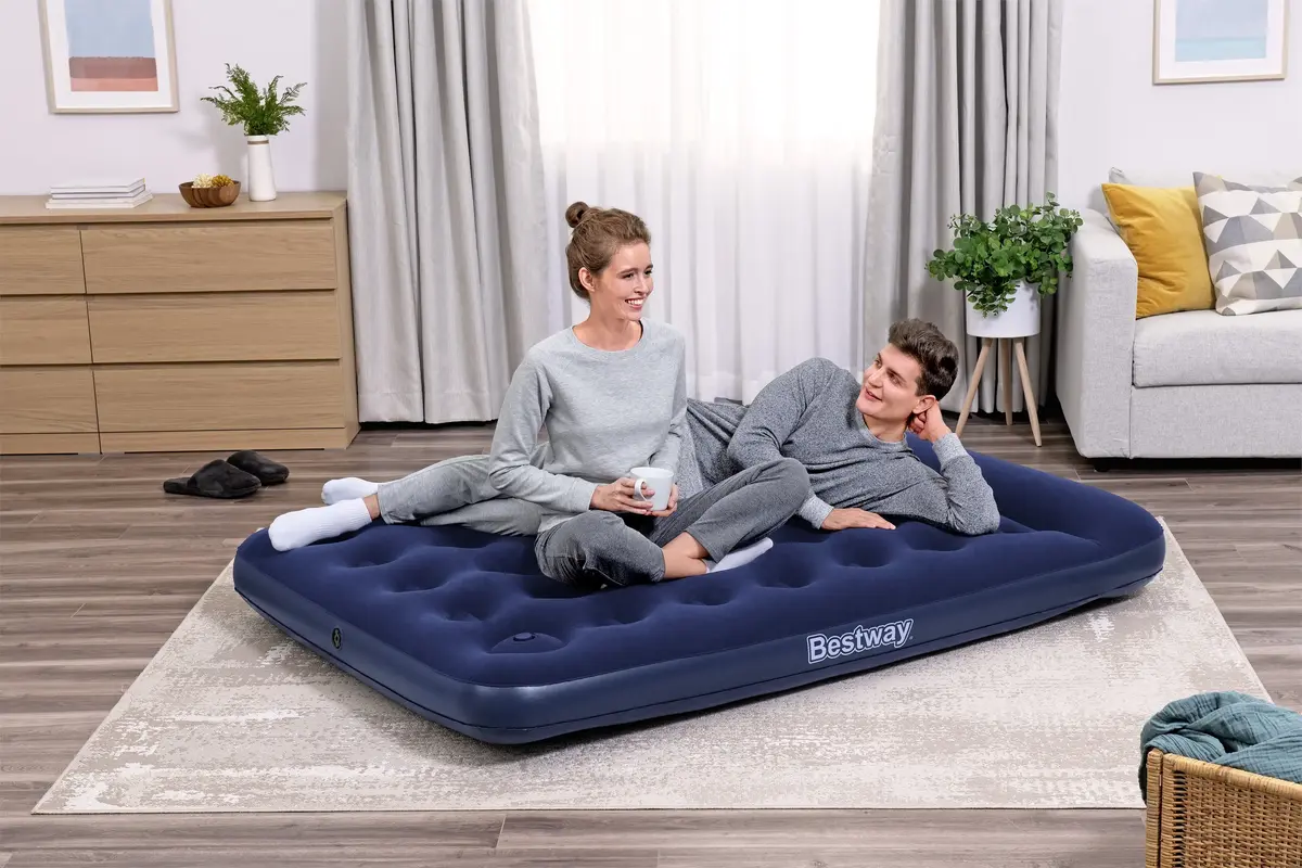 Bestway Full air mattress with built-in foot pump Photo 15