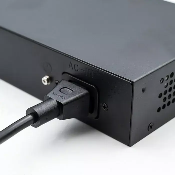 QOLTEC 52296 Ethernet PoE Switch 4x PoE + 1x Uplink Photo 8