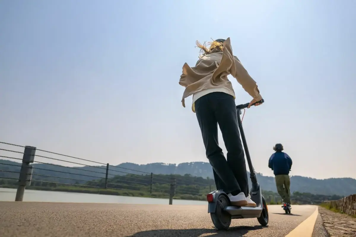 Classic scooter Ninebot by Segway E2 Pro Photo 8