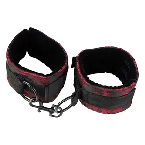 Металлические наручники CALEXOTICS SCANDAL UNIVERSAL WIFES D-243637 — чёрные, регулируемые