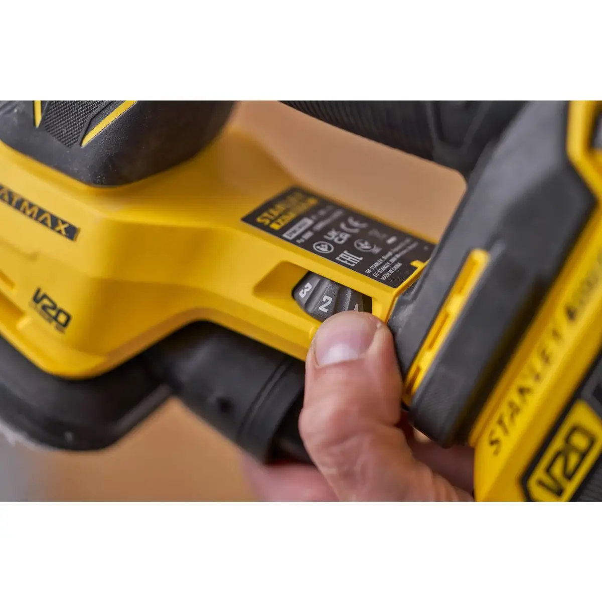 Stanley FATMAX SFMCW221B-XJ detail шлифовальная 18В Photo 4