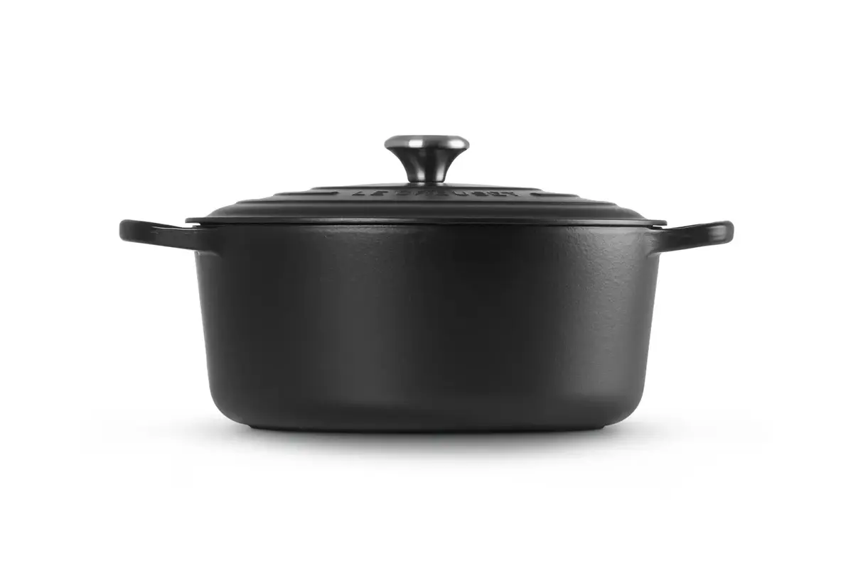 Le Creuset Signature Round Casserole 8.1 L Black Photo 3