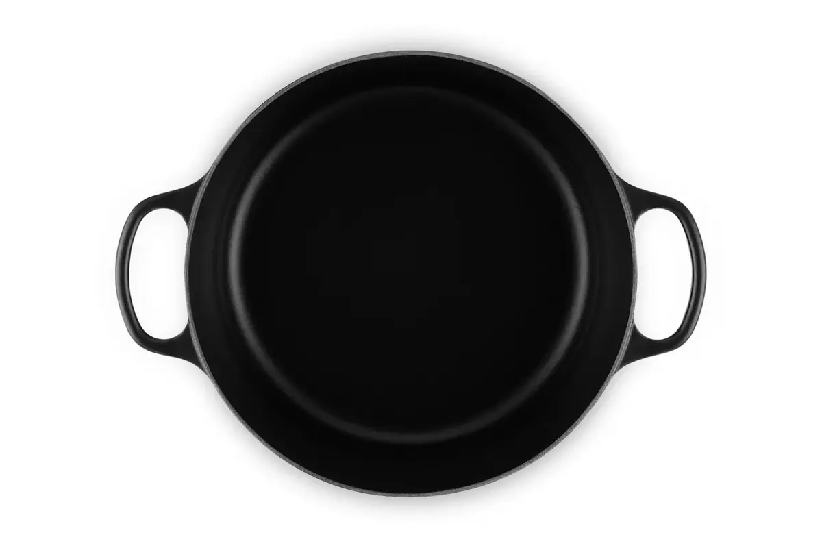 Le Creuset Signature Round Casserole 8.1 L Black Photo 5
