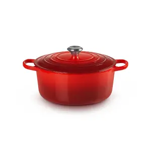 Le Creuset Signature Round Casserole 6.7L Red