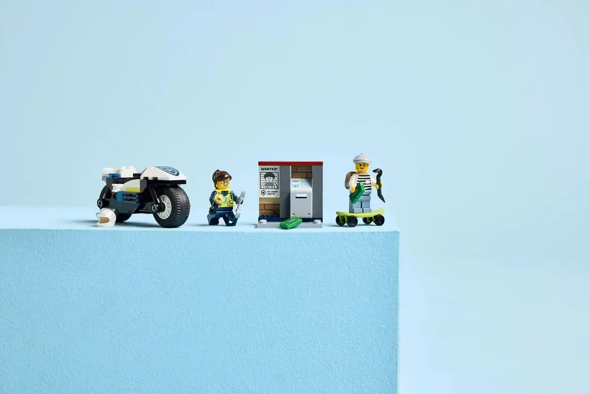 LEGO City Police Motorcycle Chase 60455 Photo 9