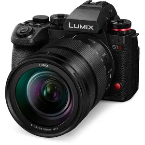 Mirrorless camera Panasonic Lumix DC-S1 II with 24–105mm kit lens, full-frame 24 MP