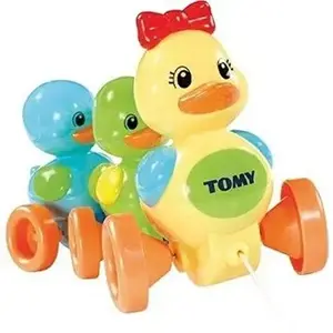 TOMY Toomies Quack Along Ducks 54061 Pull Toy with Sound and 6 Wheels for Toddlers from 10 Months