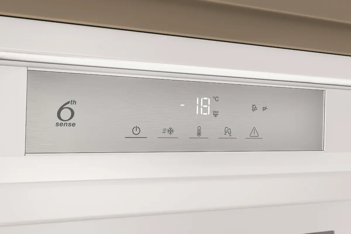 Встраиваемый морозильник WHIRLPOOL WHSD18F013D1, 180 л Photo 3