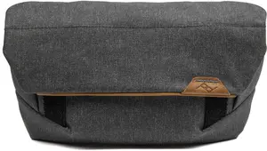 Camera Field Pouch Peak Design V2 charcoal — compact weatherproof accessory pouch