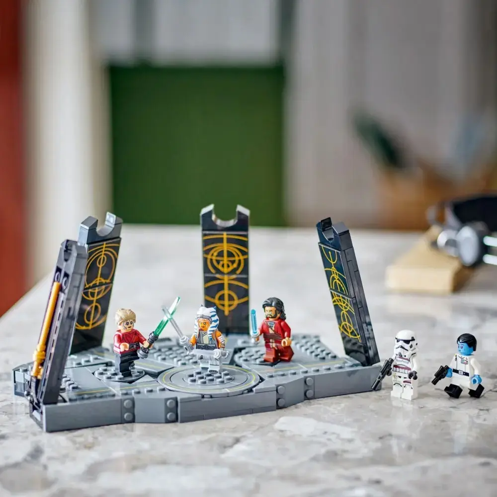 LEGO Star Wars Ahsoka Tano's Duel on Peridea 75385 Photo 5