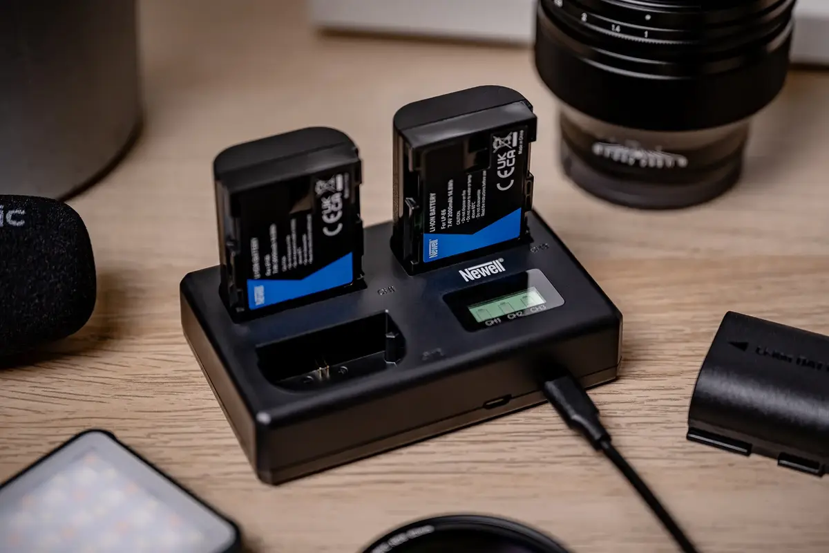 Зарядное устройство Newell TT-USB-C для Canon LP-E6 Photo 5