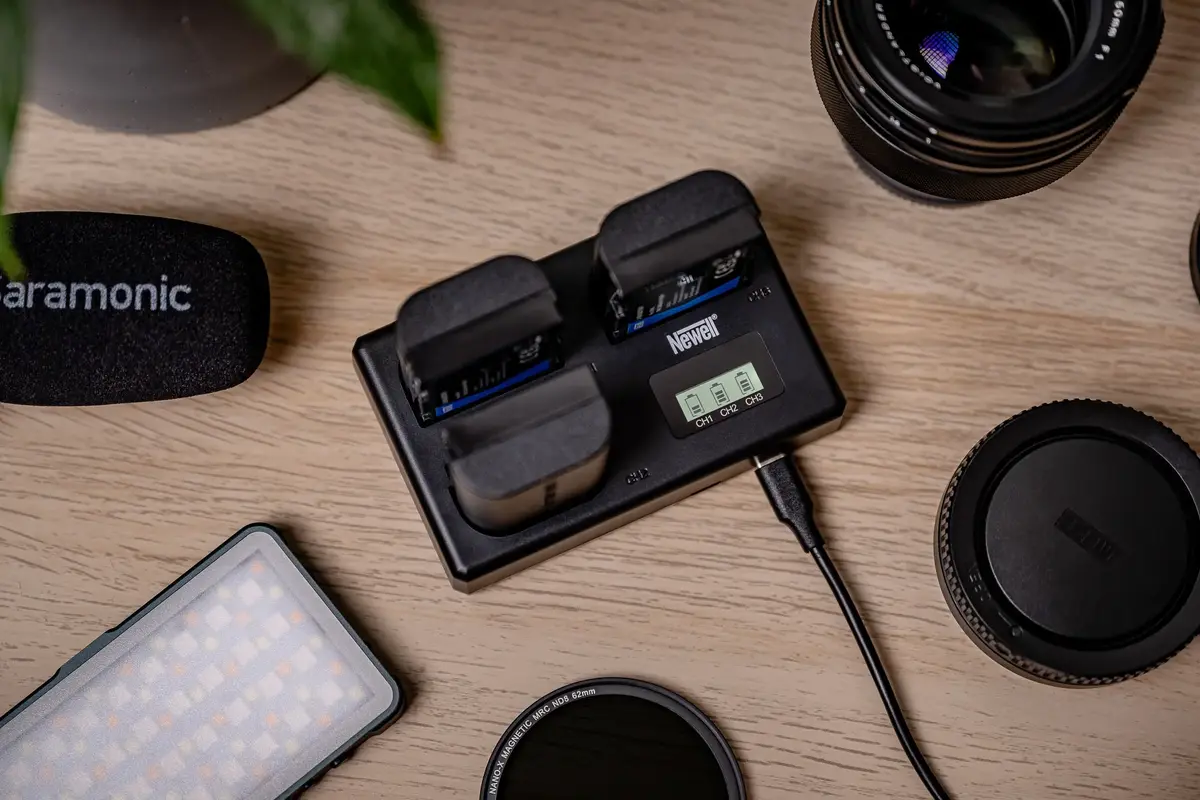 Зарядное устройство Newell TT-USB-C для Canon LP-E6 Photo 6