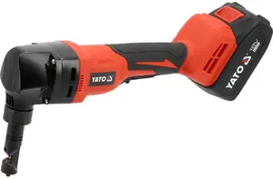Metāla šķēres YATO 18V bezvadu, komplekts ar 1×4,0Ah akumulatoru