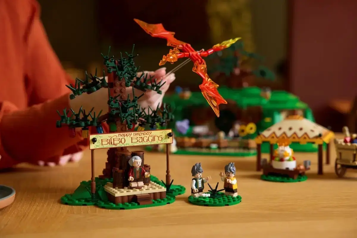 LEGO The Lord of the Rings Shire 10354 set Photo 7
