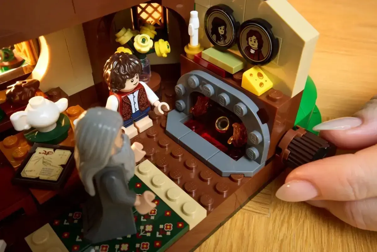 LEGO The Lord of the Rings Shire 10354 set Photo 9