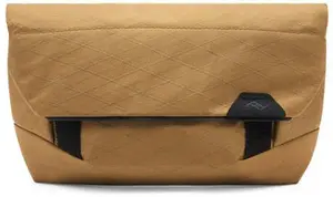 Camera Field Pouch Peak Design V2 coyote — compact carry pouch for small camera gear