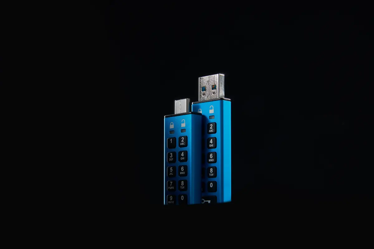 USB флеш-память Kingston Technology IronKey 200 Photo 5