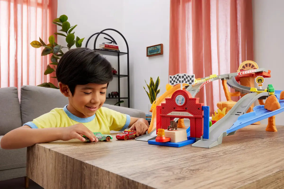 Набор автомобилей и трека Mattel Disney Pixar Cars Радиатор Спрингс Гонка и Спасение Photo 2
