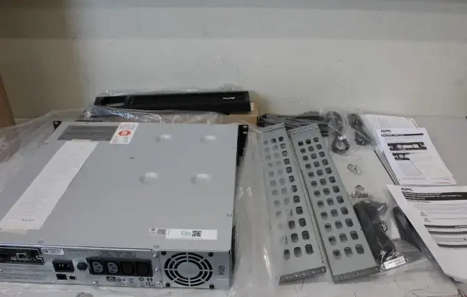 ИБП Schneider Electric SMT1500RMI2UNC 1500 VA 2U Photo 3