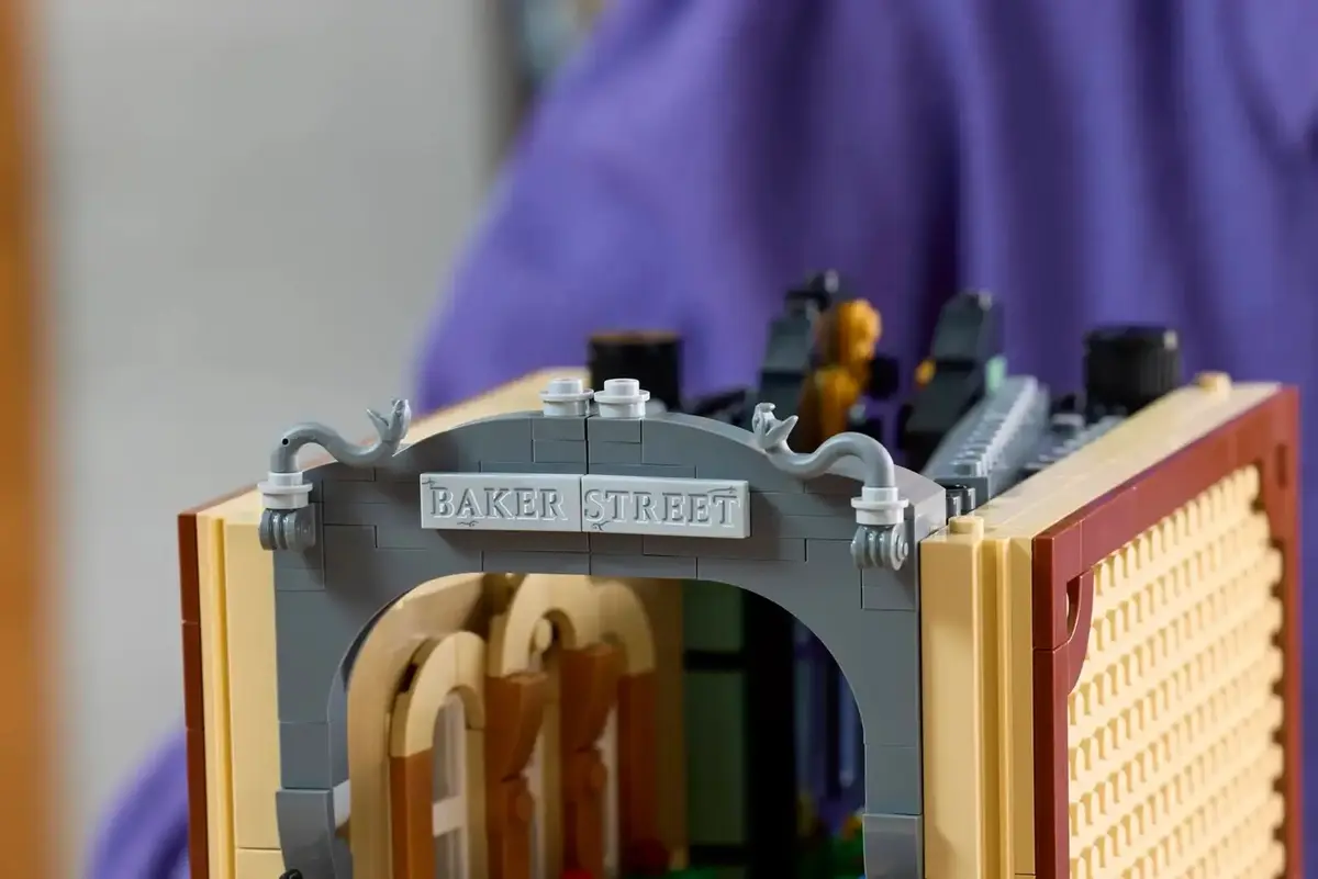 LEGO Icons Book Nook Sherlock Holmes 10351 Photo 16