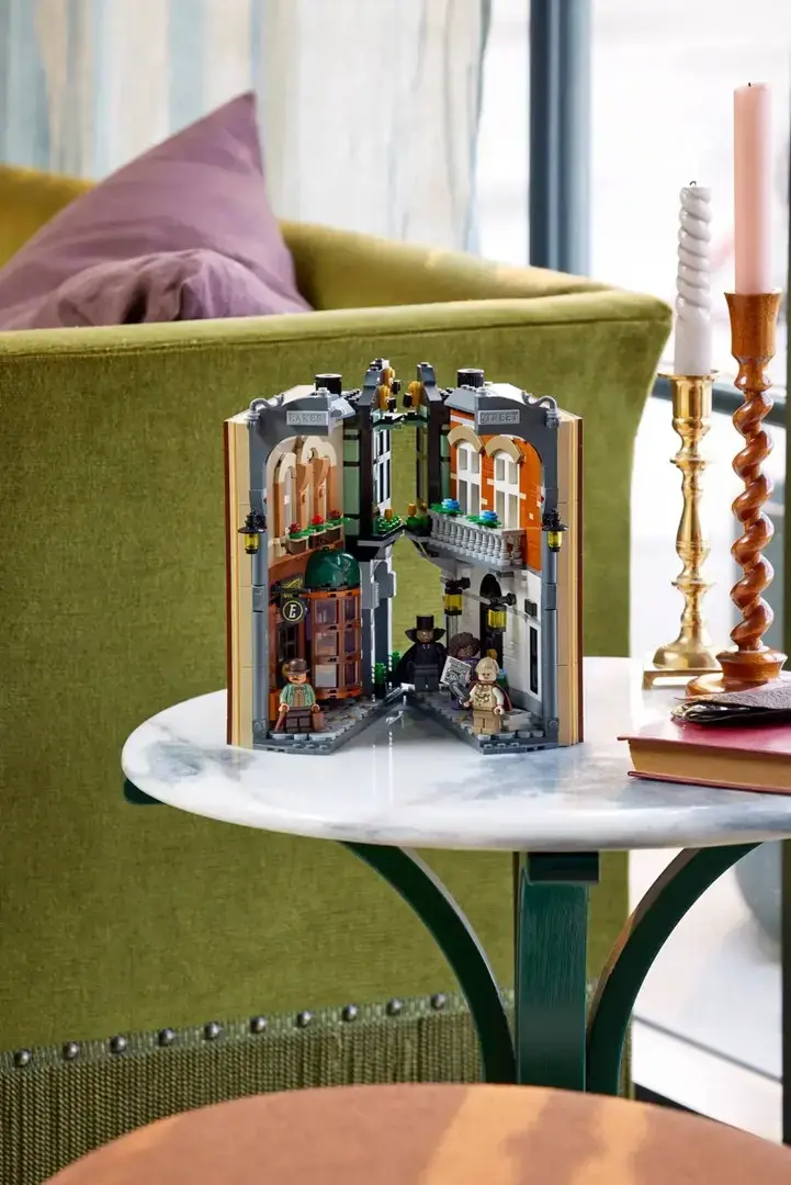 LEGO Icons Book Nook Sherlock Holmes 10351 Photo 18