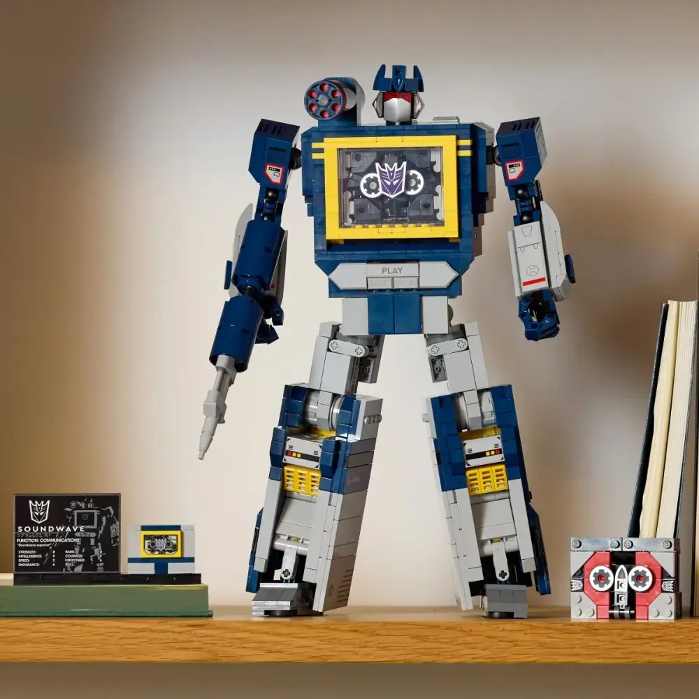 LEGO Building Blocks 10358 Transformers Soundwave Photo 6