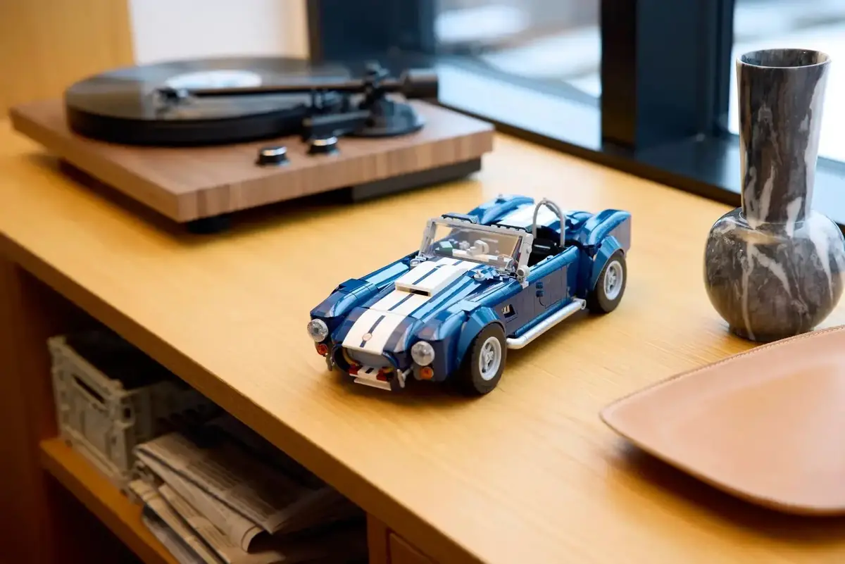 LEGO Icons Shelby Cobra 427 SC modelis 10357 Photo 12