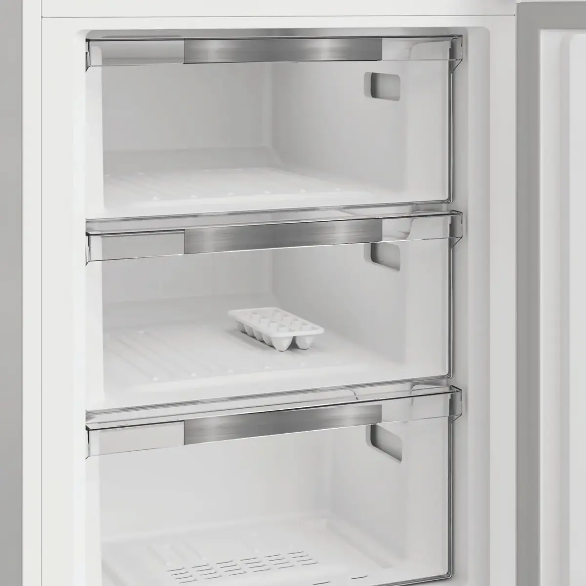 Refrigerator Indesit INKS 1401 W4E Photo 5