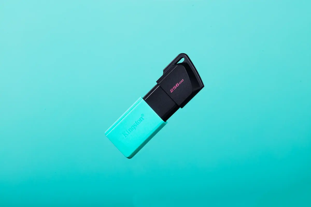 USB zibatmiņa Kingston Exodia M Photo 8