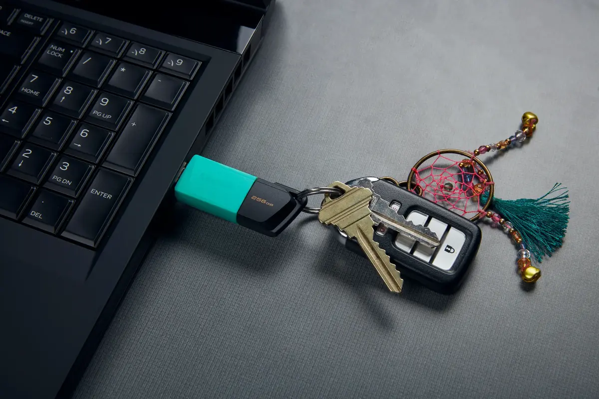 USB zibatmiņa Kingston Exodia M Photo 12