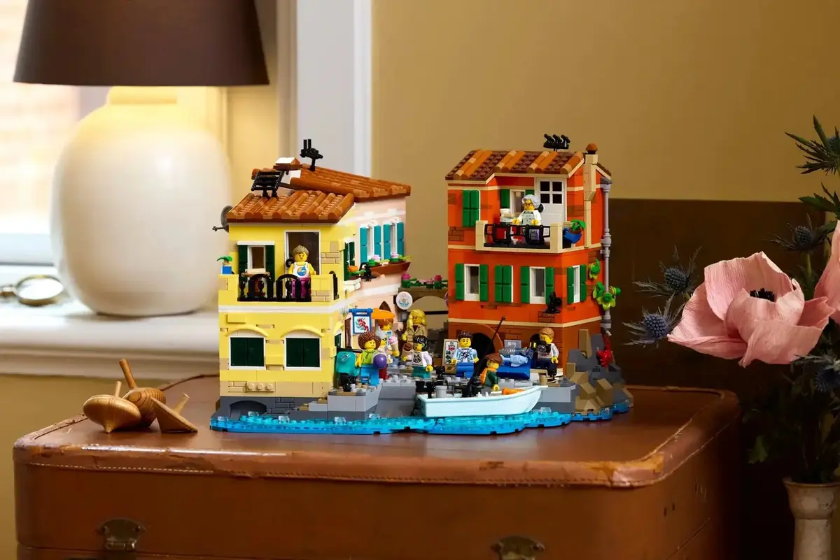 LEGO Ideas 21359 Italian Riviera building kit Photo 2