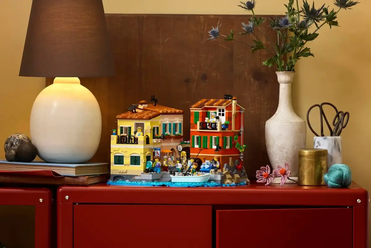 LEGO Ideas 21359 Italian Riviera building kit Photo 15