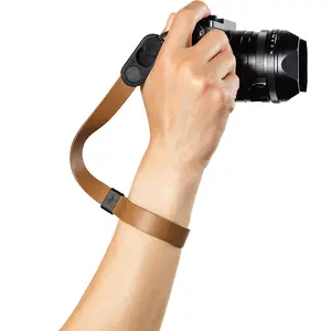 Wrist strap Peak Design Cuff Leather amber – leather camera wrist strap, adjustable, quick-release anchor compatible