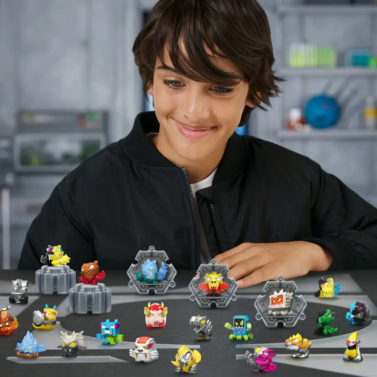 Moose Toys MrBeast Lab Swarms Hyper Fusion Chaos XL pack Photo 2