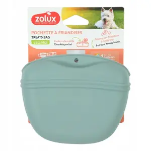 Treat pouch ZOLUX model 3336020745452 green — silicon portable treat holder, magnetic fastener, 110×130×60 mm, 150 g
