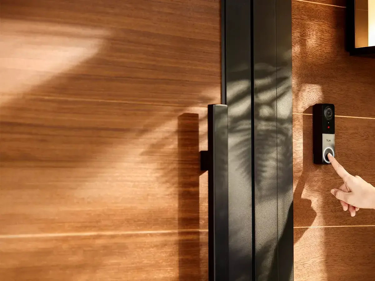 Philips Hue Secure Set — wired doorbell camera and chime Photo 5