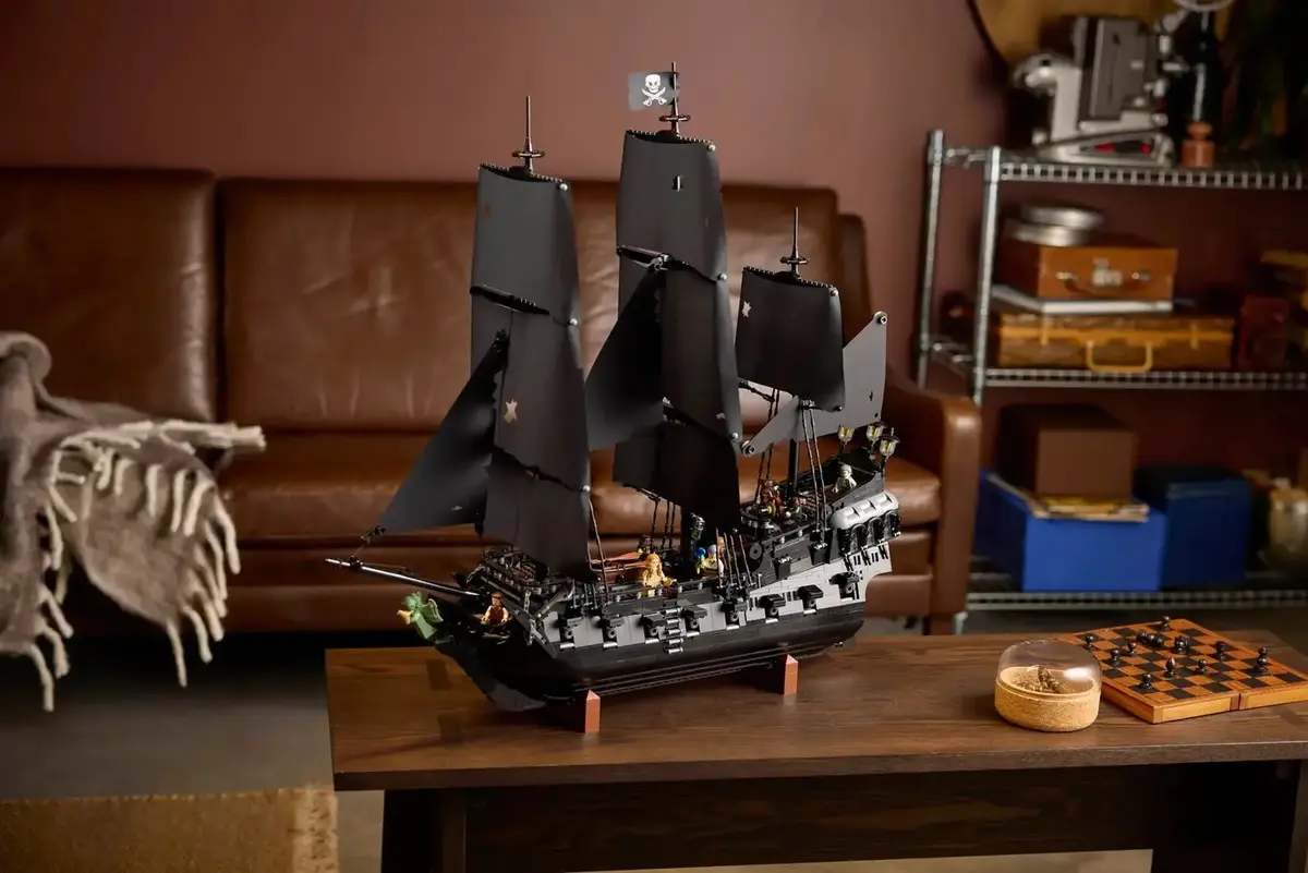 LEGO Icons Captain Jack Sparrow’s Pirate Ship 10365 Photo 17