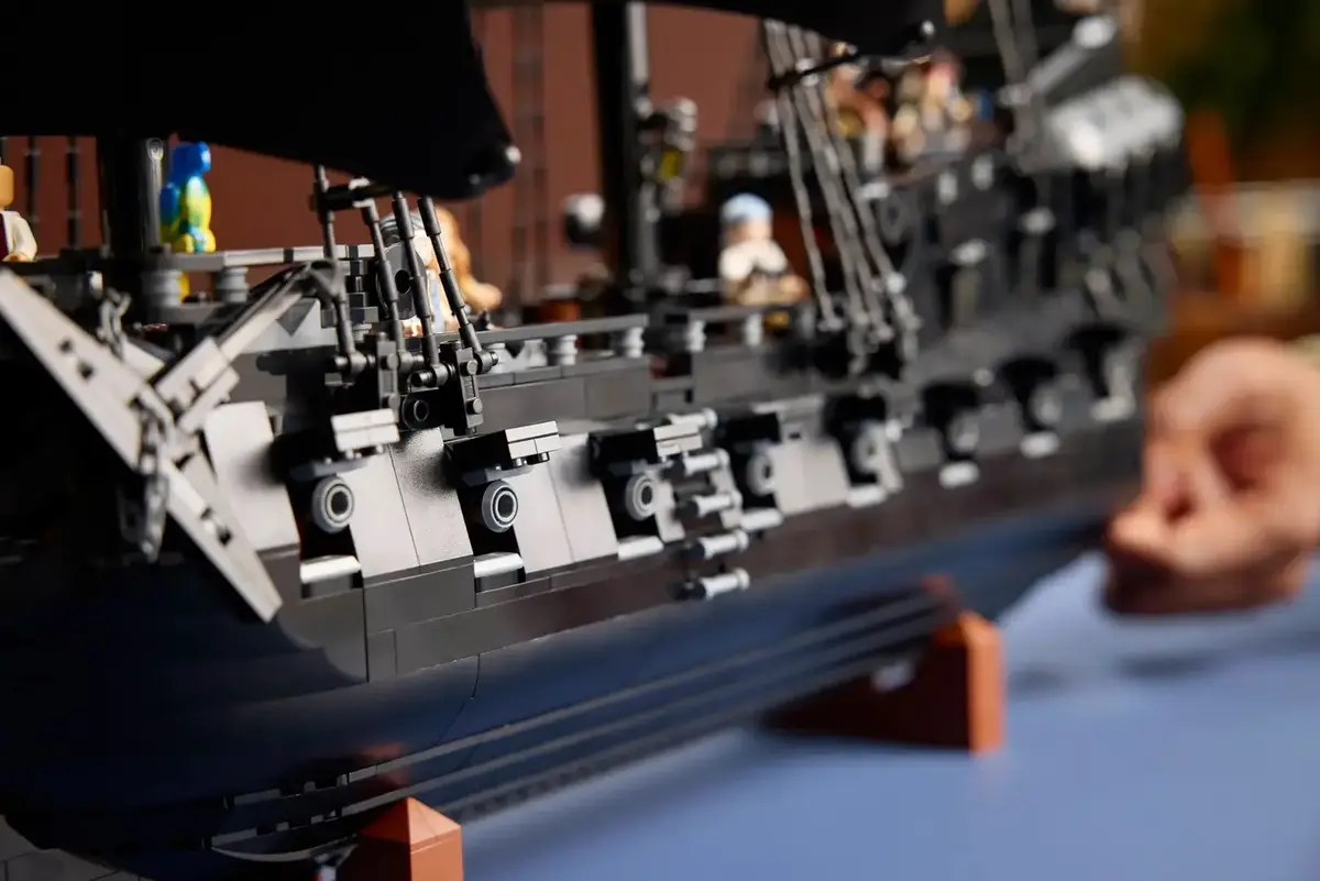 LEGO Icons Captain Jack Sparrow’s Pirate Ship 10365 Photo 20