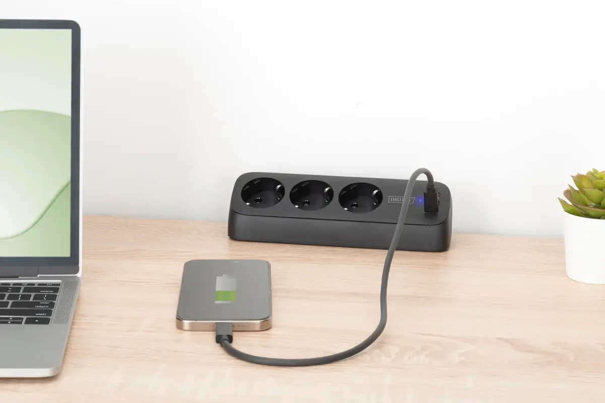 DIGITUS 3 vietu strāvas sadalītājs ar USB-A un USB-C Photo 3