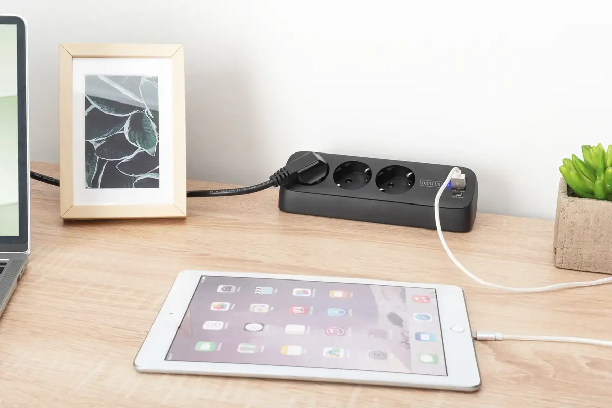 DIGITUS 3 vietu strāvas sadalītājs ar USB-A un USB-C Photo 4
